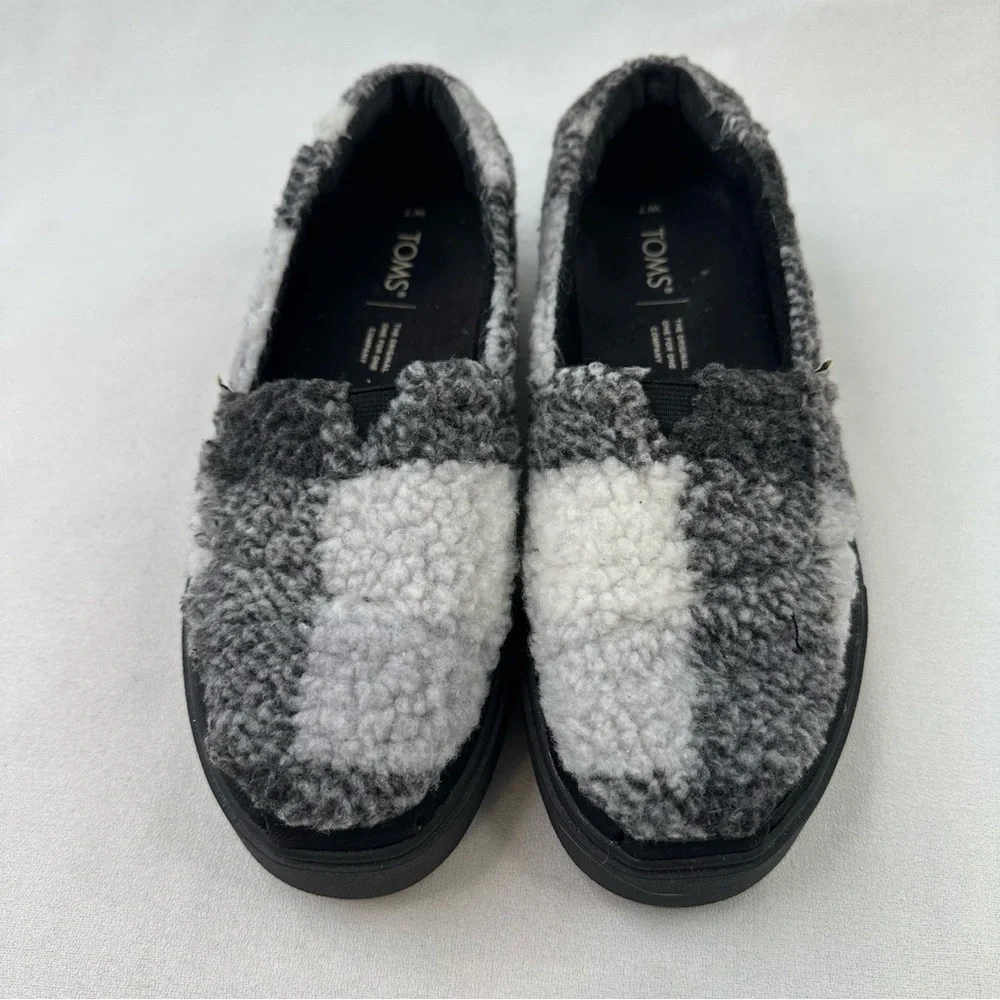 TOMS Sherpa Plaid Slip On Platform Shoes Gray White Cozy Women’s 7 - Picture 2 of 10